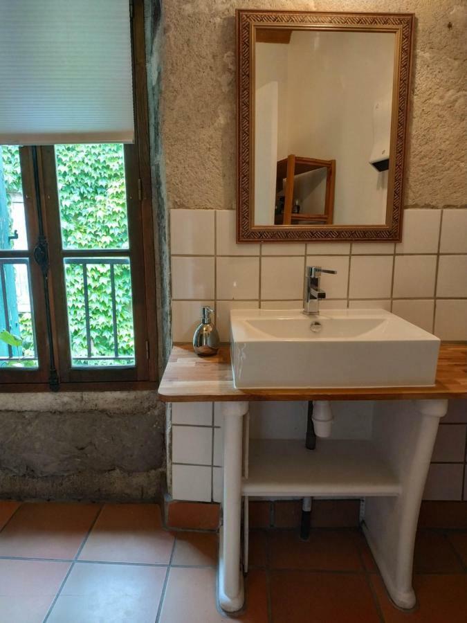Gite Les Volets Verts Cesseras Exteriör bild